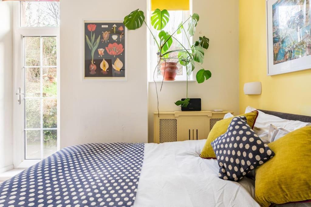 Holyrood Park: Lush & Arty 2 Double Bed Flat Apartment Edinburgh Exterior photo
